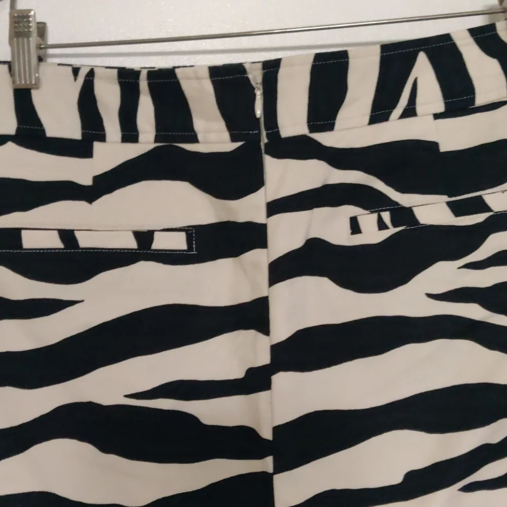 Women's Skirt - Picture 3 of 6